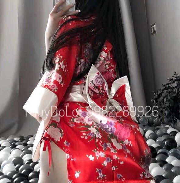 kimono đỏ